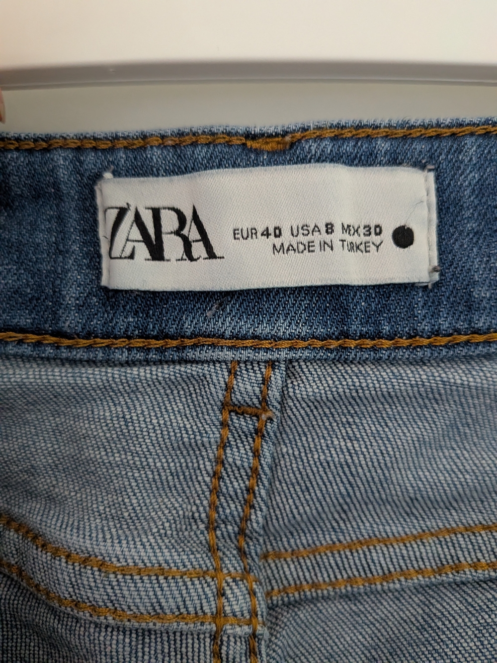 Zara Size 8 EUC Light-Mid Blue Straight-Leg Women's Jeans - Picture 4 of 6